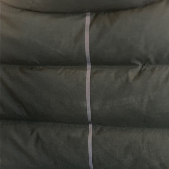 lululemon athletica Dark Green Puffer Vest - Picture 4 of 5